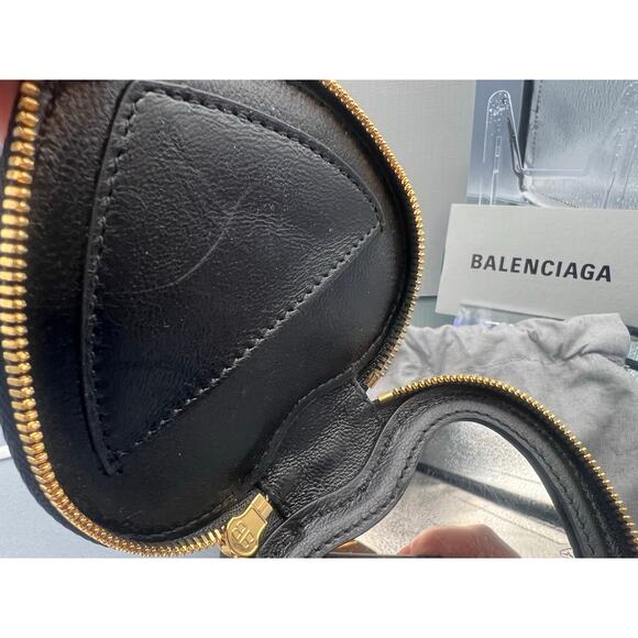 BALENCIAGA Cash Heart Zip Case Black grained calfskin leather Wit COA - Picture 8 of 11